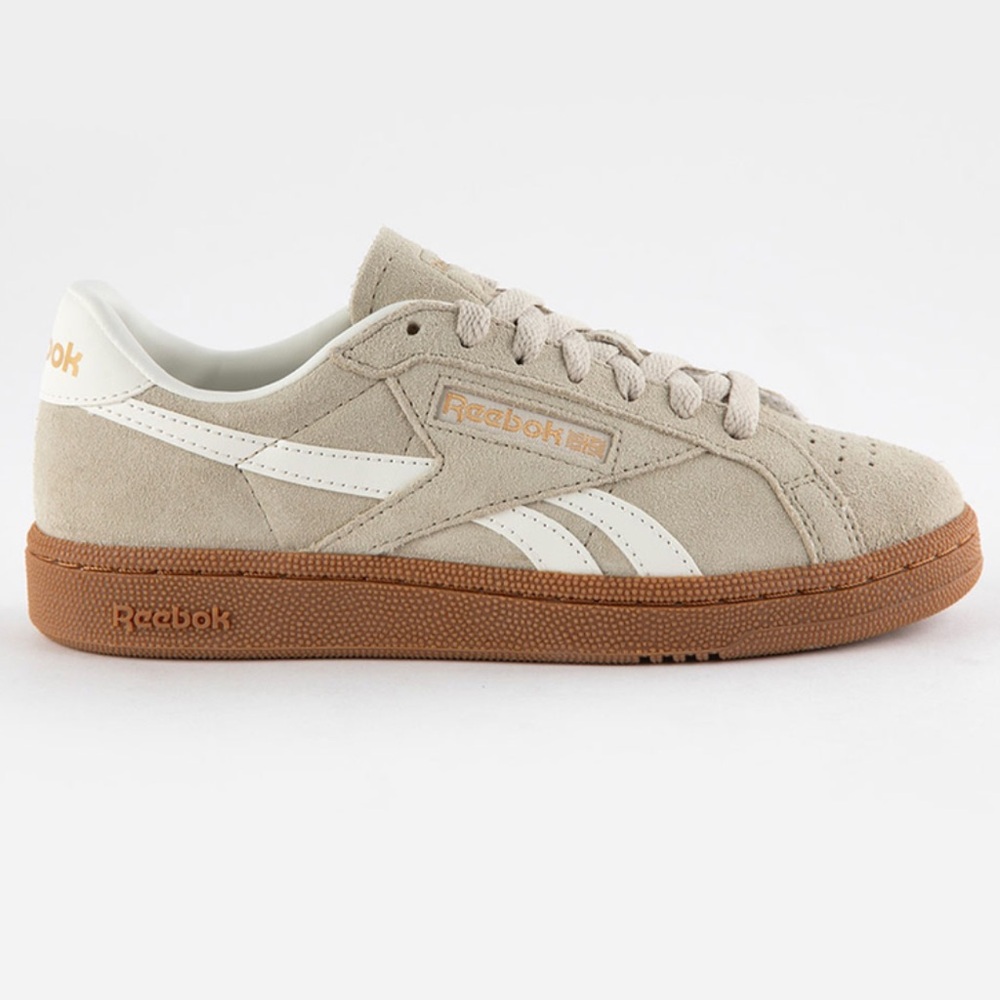 Reebok women’s club C grounds Beige and White Sneakers 7.5 EUC